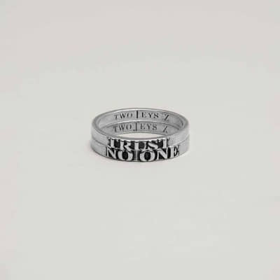 Anillo Twojeys Trust No One...