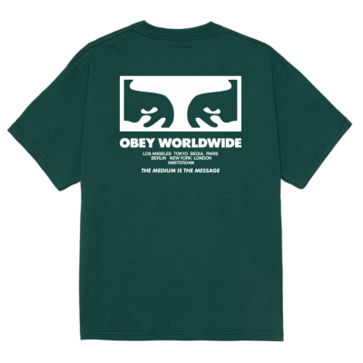 Camiseta Obey the medium is...