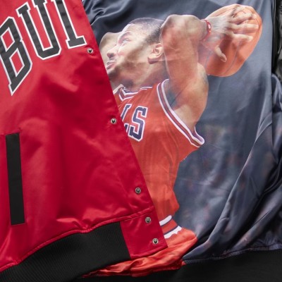 Chaqueta Mitchell & Ness NBA Chicago Bulls - Derrick Rose Legends Player Lightweight Satin Jacket Scarlet-Black JK17941-CBUSCBK Chaquetas Mitchell & Ness