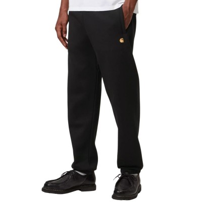 Pantalón chandal Carhartt WIP Chase Sweat Pant Black - Gold I037458_00F_XX pantalón Jogger y chandal Carhartt WIP